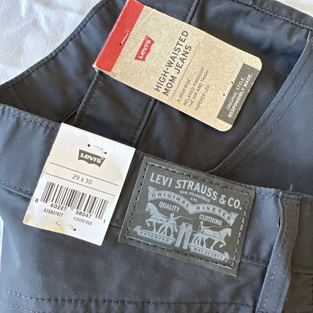 New Levi's Women's 29x30 Black High Waisted Mom Jean Tapered Leg